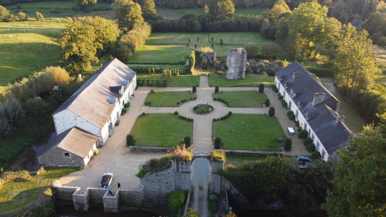 Chateau De La Chasse-Guerre Bed & Breakfast Hardanges Exterior photo