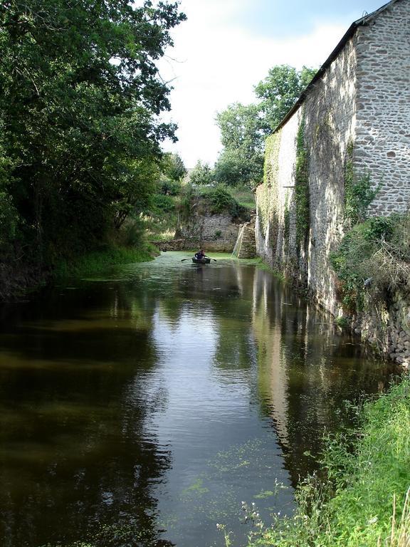 Chateau De La Chasse-Guerre Bed & Breakfast Hardanges Exterior photo