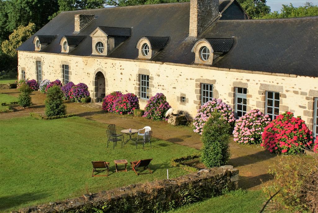 Chateau De La Chasse-Guerre Bed & Breakfast Hardanges Exterior photo