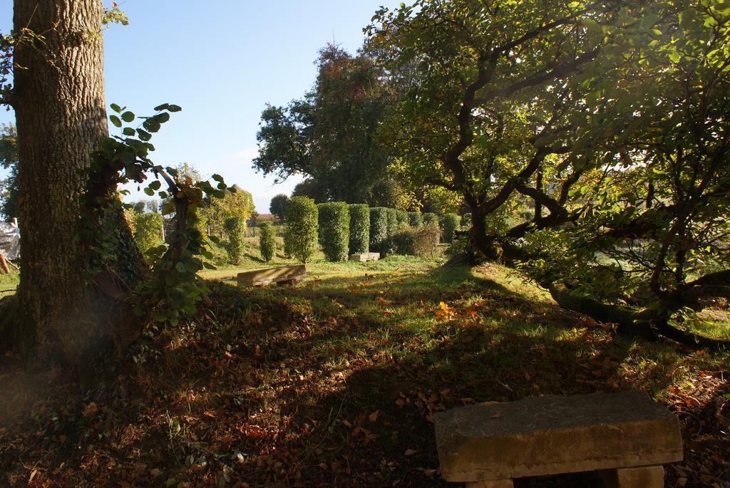 Chateau De La Chasse-Guerre Bed & Breakfast Hardanges Exterior photo