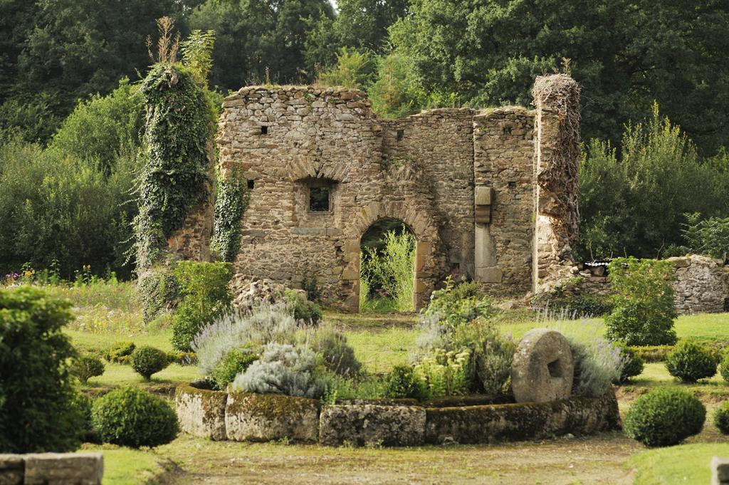 Chateau De La Chasse-Guerre Bed & Breakfast Hardanges Exterior photo