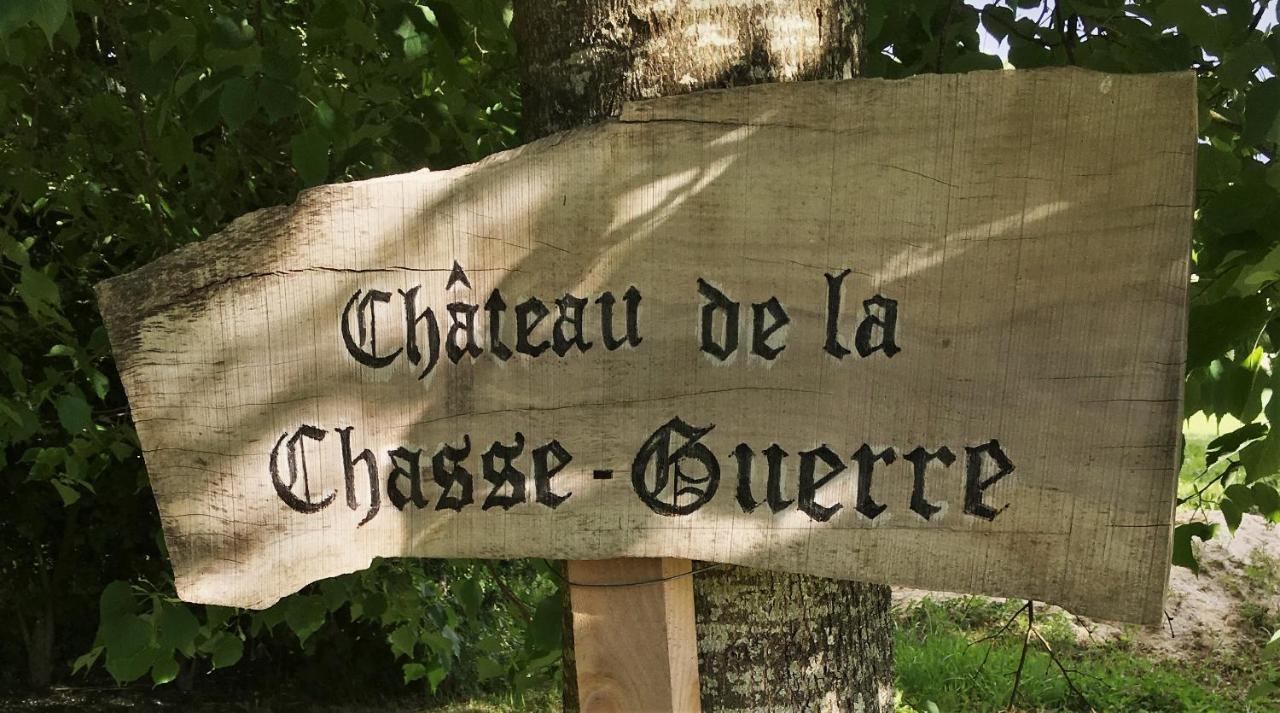 Chateau De La Chasse-Guerre Bed & Breakfast Hardanges Exterior photo